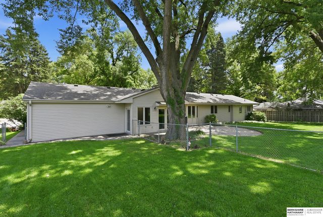 704 Dillon Drive, Omaha, NE 68132
