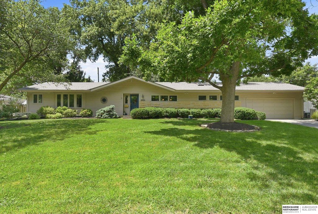 704 Dillon Drive, Omaha, NE 68132