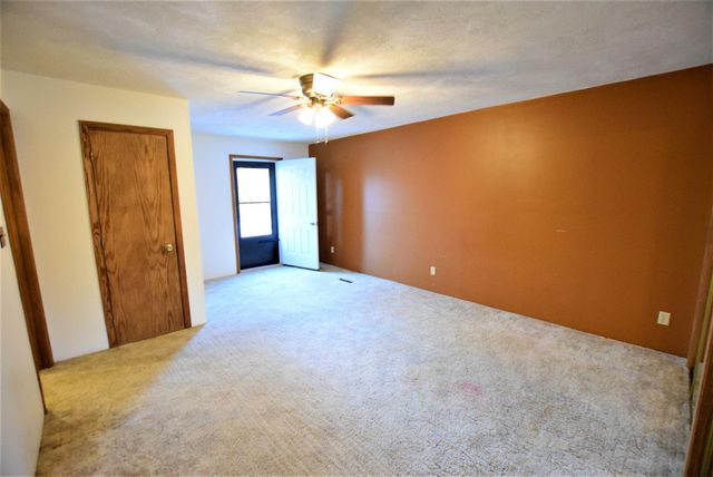 602 Main Avenue N, Roseau, MN 56751