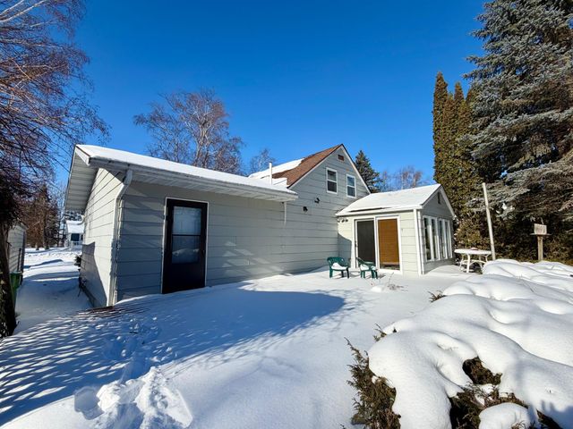 602 Main Avenue N, Roseau, MN 56751