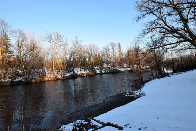 602 Main Avenue N, Roseau, MN 56751