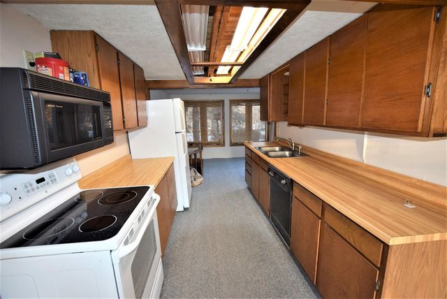 602 Main Avenue N, Roseau, MN 56751