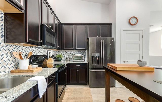 3900 E BASELINE Road 113, Phoenix, AZ 85042