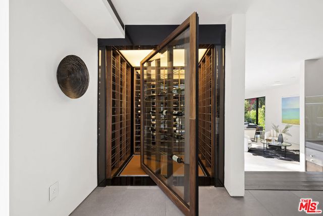 10558 Fontenelle Way, Los Angeles, CA 90077