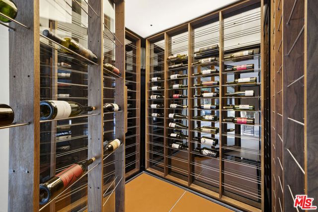 10558 Fontenelle Way, Los Angeles, CA 90077