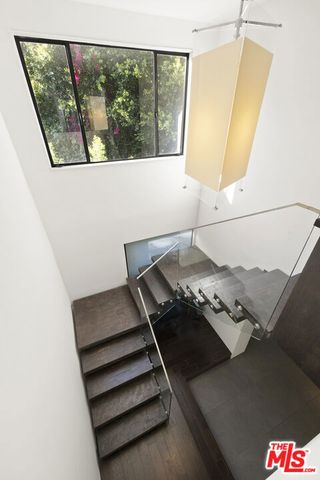 10558 Fontenelle Way, Los Angeles, CA 90077