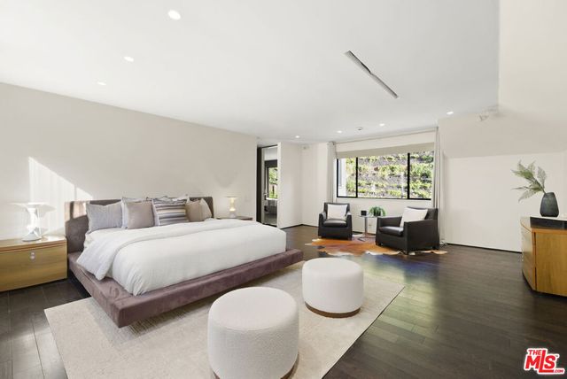 10558 Fontenelle Way, Los Angeles, CA 90077