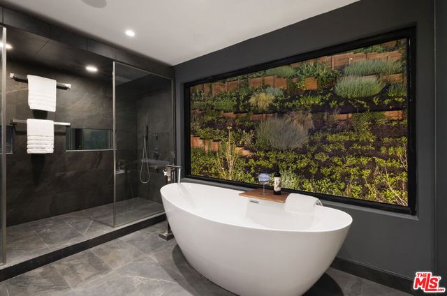 10558 Fontenelle Way, Los Angeles, CA 90077