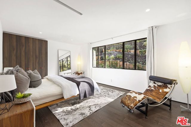 10558 Fontenelle Way, Los Angeles, CA 90077