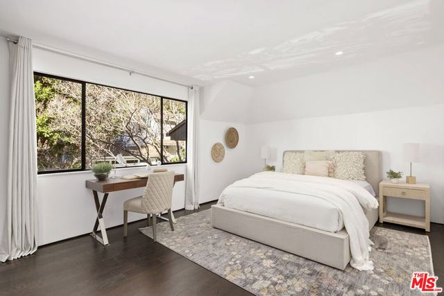 10558 Fontenelle Way, Los Angeles, CA 90077