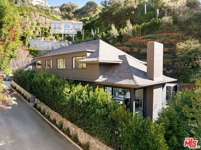 10558 Fontenelle Way, Los Angeles, CA 90077