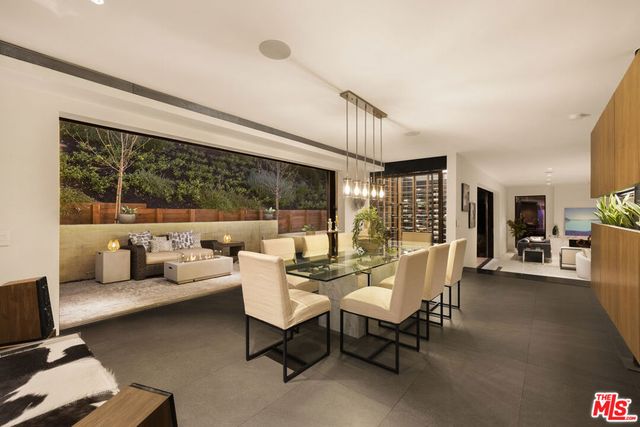 10558 Fontenelle Way, Los Angeles, CA 90077