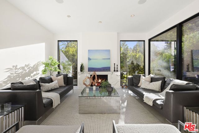 10558 Fontenelle Way, Los Angeles, CA 90077