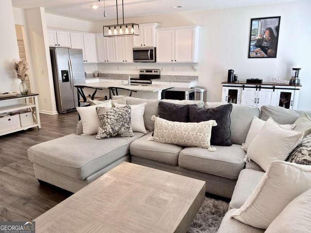 111 Hampton Circle, Mcdonough, GA 30253