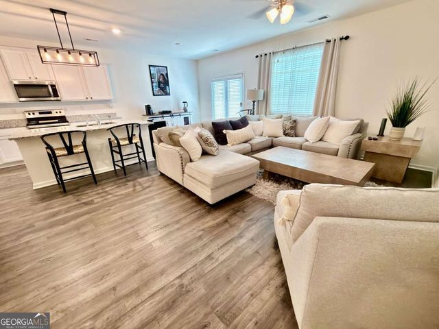 111 Hampton Circle, Mcdonough, GA 30253