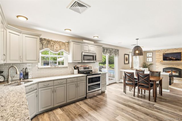 42 Adelia Path, Jamesport, NY 11901
