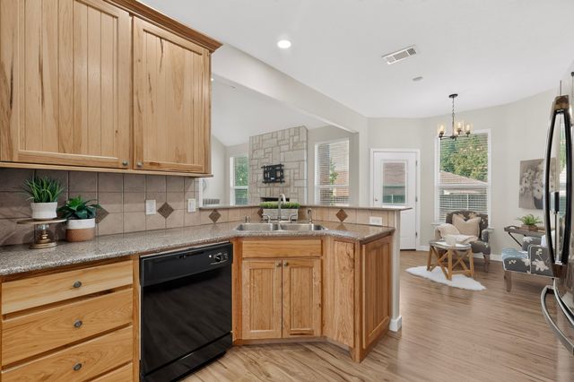 510 Mattie Lane, Lake Dallas, TX 75065