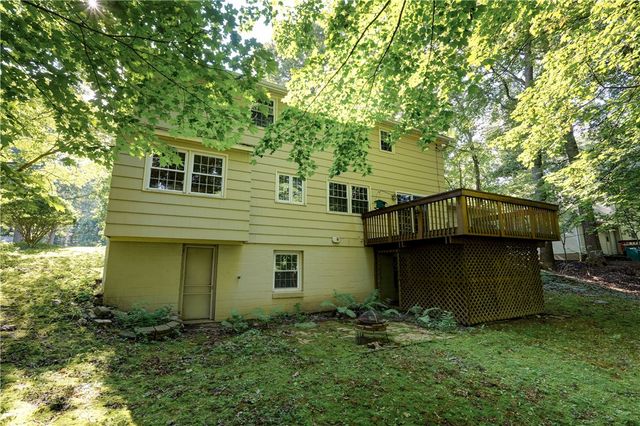 20 Chesham Way, Perinton, NY 14450