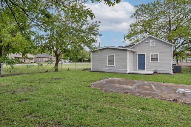 905 N Raymond Polk Sr Memorial Drive, Sherman, TX 75090