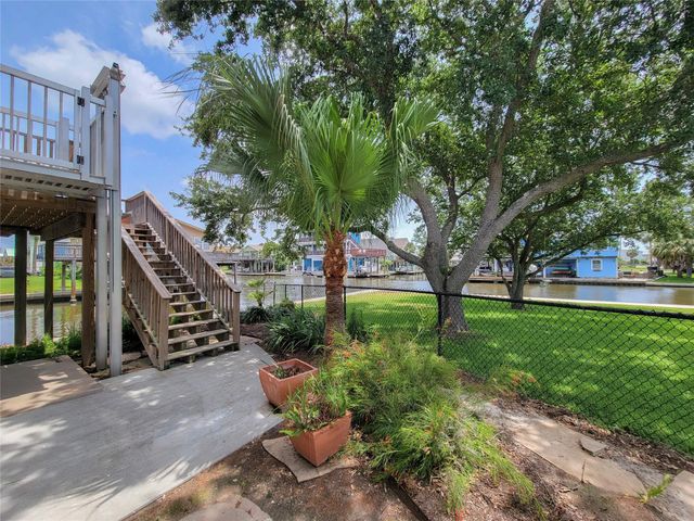16704 Curlew Road, Jamaica Beach, TX 77554