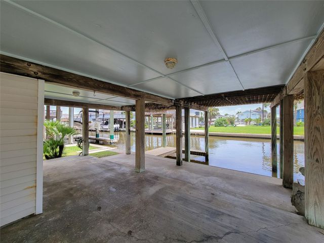 16704 Curlew Road, Jamaica Beach, TX 77554