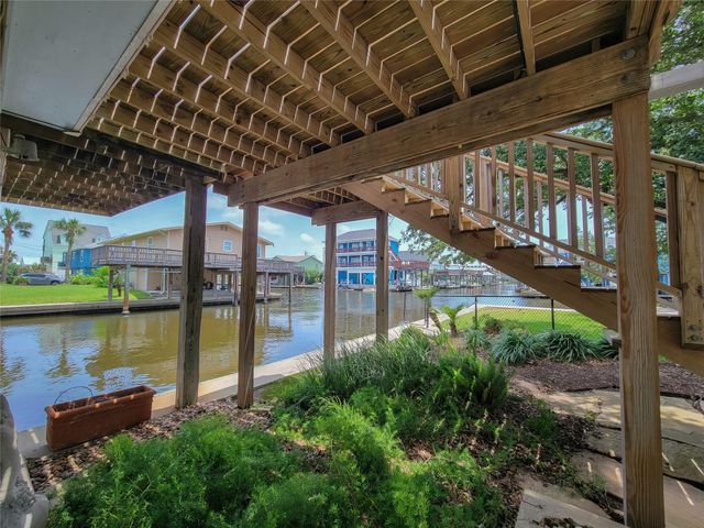 16704 Curlew Road, Jamaica Beach, TX 77554