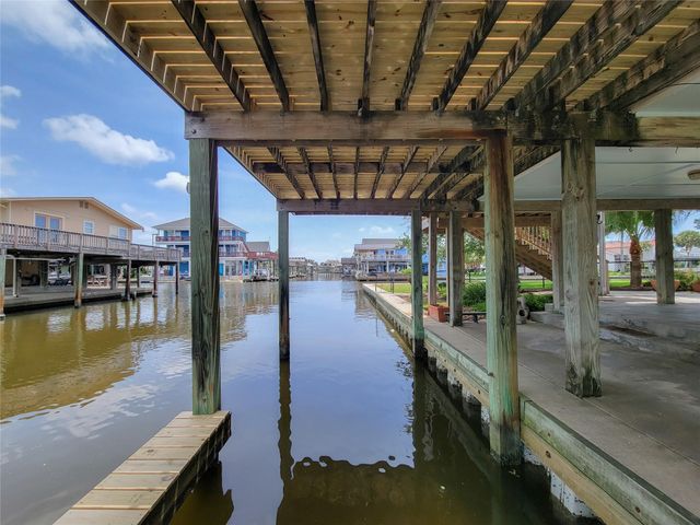 16704 Curlew Road, Jamaica Beach, TX 77554