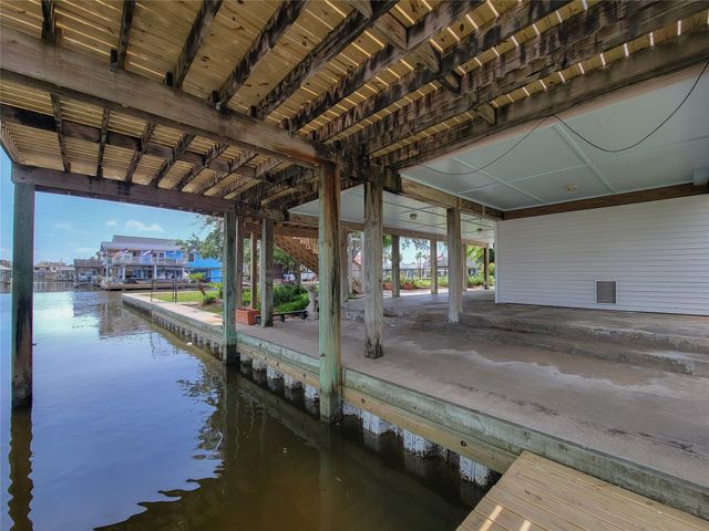 16704 Curlew Road, Jamaica Beach, TX 77554