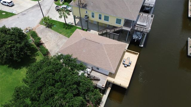 16704 Curlew Road, Jamaica Beach, TX 77554