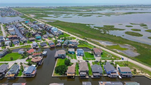 16704 Curlew Road, Jamaica Beach, TX 77554