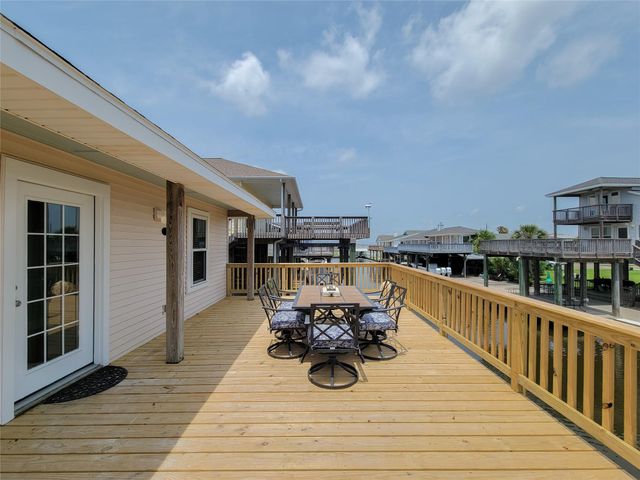 16704 Curlew Road, Jamaica Beach, TX 77554