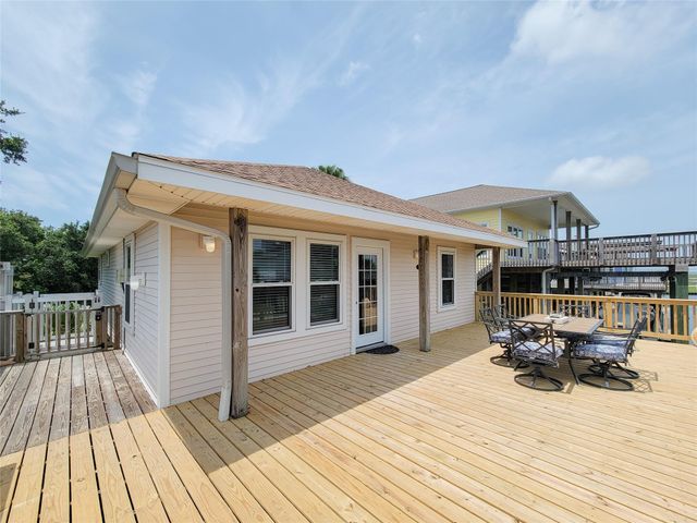16704 Curlew Road, Jamaica Beach, TX 77554