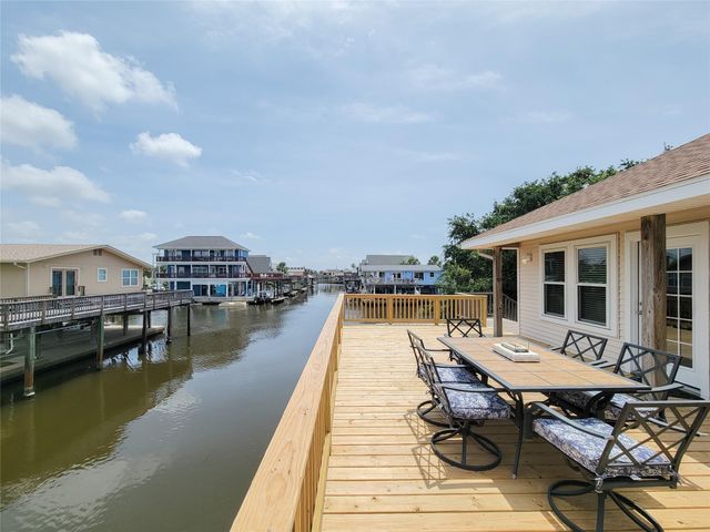 16704 Curlew Road, Jamaica Beach, TX 77554