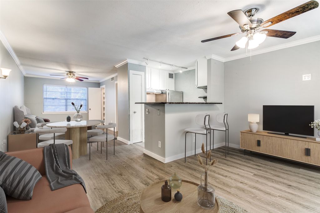 4525 Gilbert Avenue 203, Dallas, TX 75219