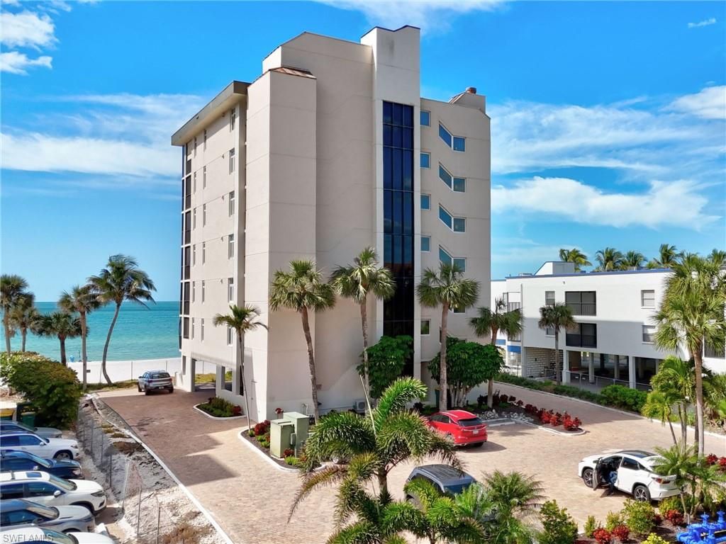 9415 Gulf Shore DR 102, NAPLES, FL 34108 — photo 4