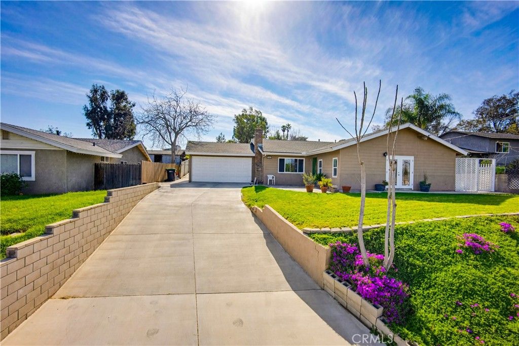 Image 2 of property listing at 1090 4th, Norco, CA 92860