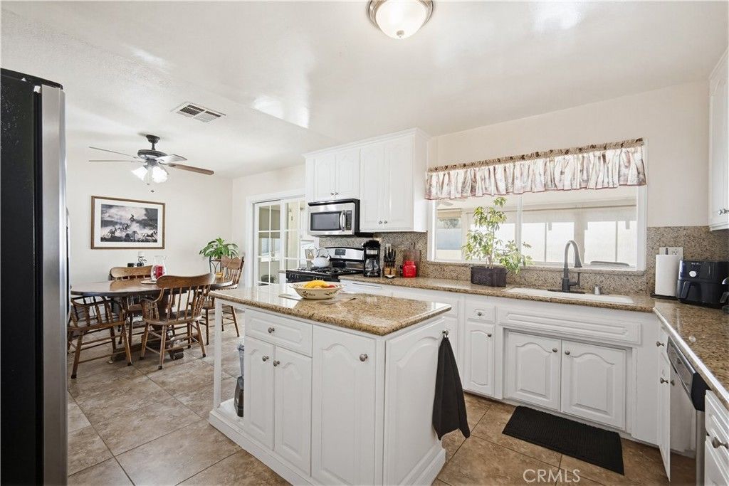 Image 4 of property listing at 1090 4th, Norco, CA 92860