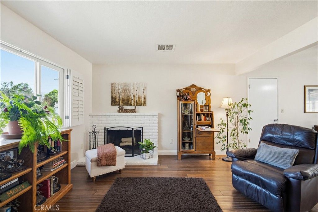 Image 5 of property listing at 1090 4th, Norco, CA 92860