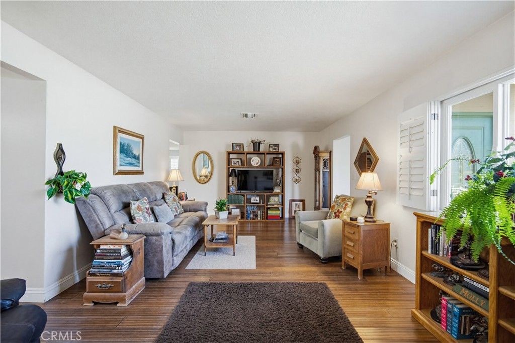 Image 6 of property listing at 1090 4th, Norco, CA 92860