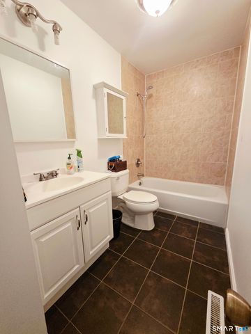 5 Cherokee Court 5, Cromwell, CT 06416