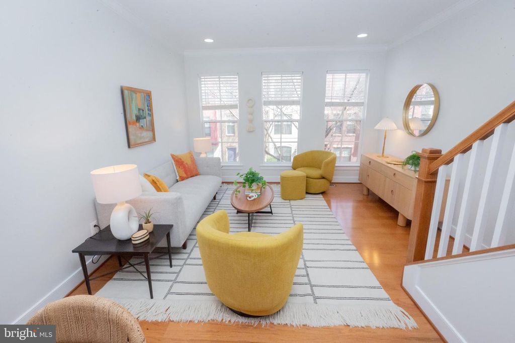 Image 11 of property listing at 5714 45TH AVE, Hyattsville, MD 20781