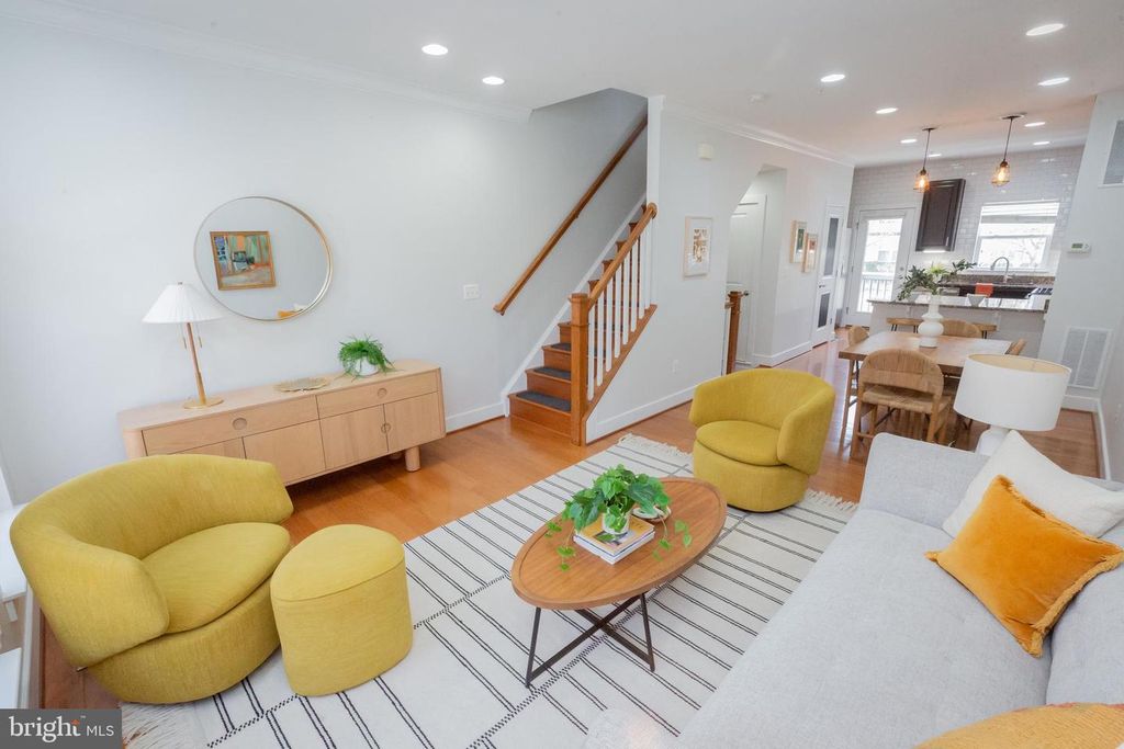 Image 12 of property listing at 5714 45TH AVE, Hyattsville, MD 20781