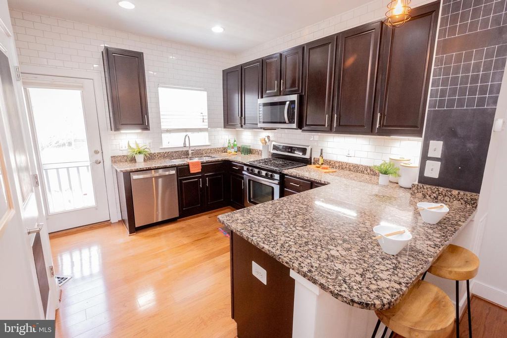 Image 17 of property listing at 5714 45TH AVE, Hyattsville, MD 20781