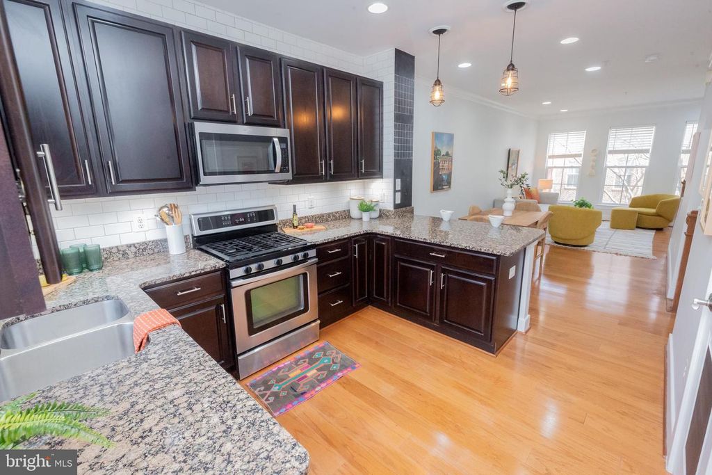 Image 19 of property listing at 5714 45TH AVE, Hyattsville, MD 20781