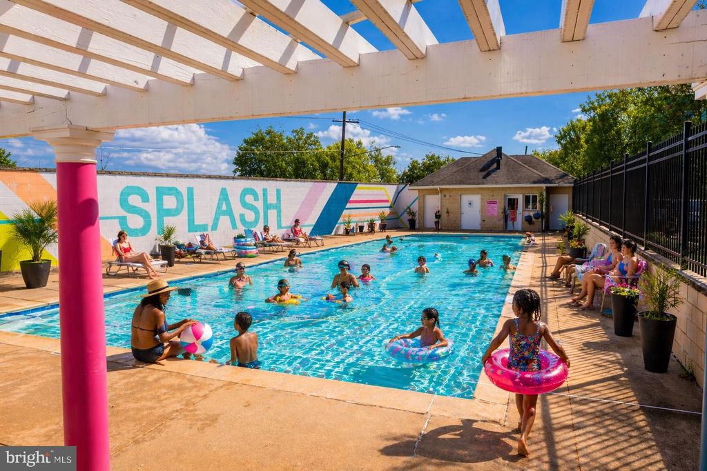 Image 2 of property listing at 5714 45TH AVE, Hyattsville, MD 20781