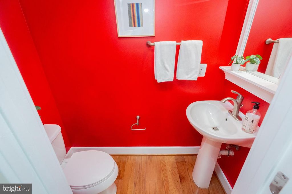 Image 24 of property listing at 5714 45TH AVE, Hyattsville, MD 20781