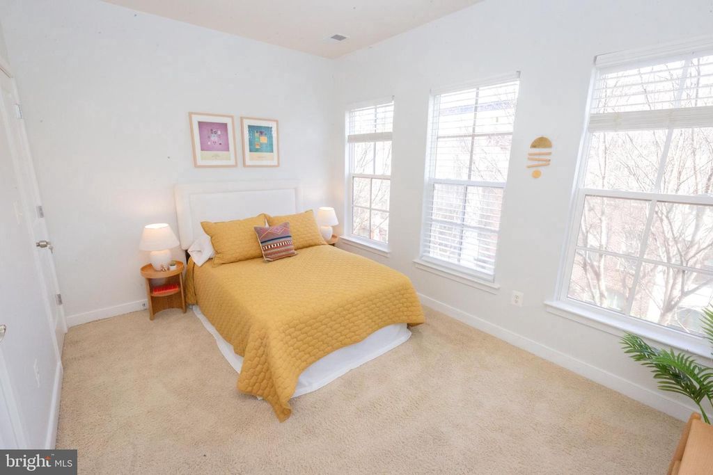 Image 36 of property listing at 5714 45TH AVE, Hyattsville, MD 20781