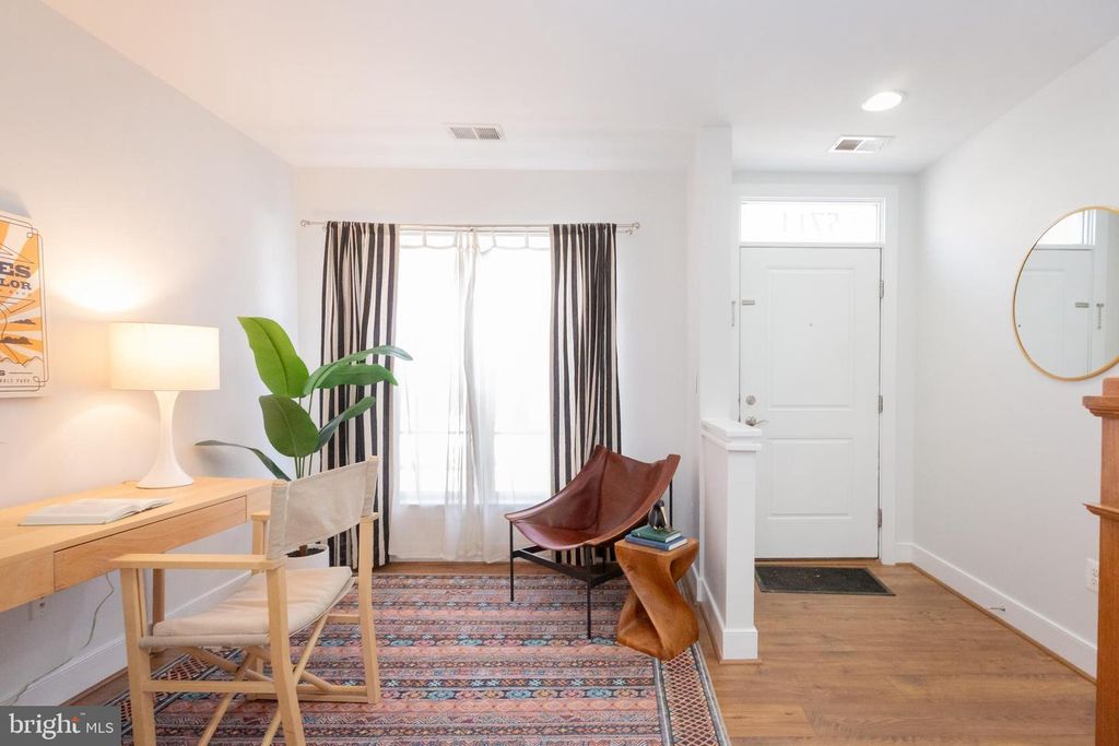 Image 4 of property listing at 5714 45TH AVE, Hyattsville, MD 20781