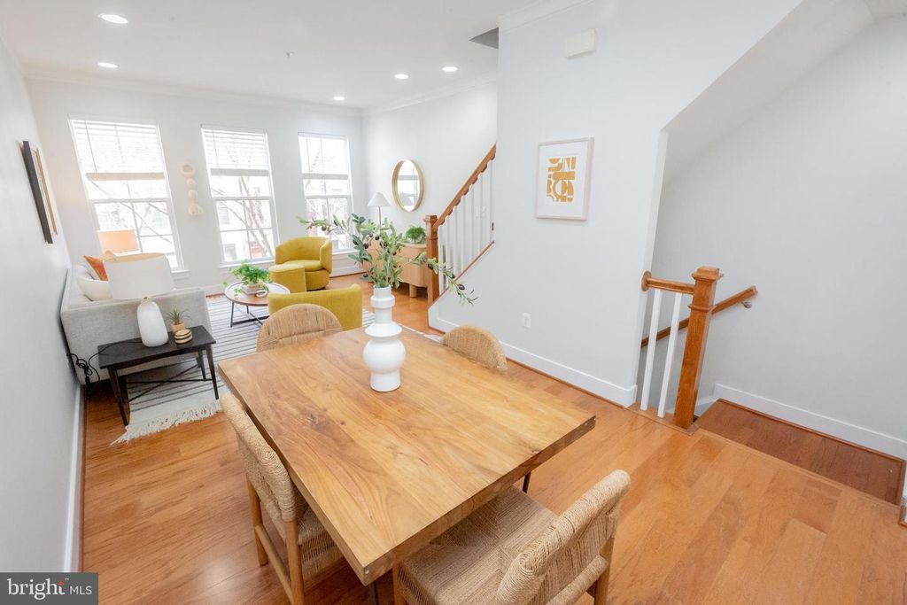 Image 8 of property listing at 5714 45TH AVE, Hyattsville, MD 20781