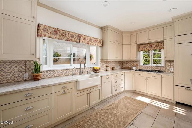 752 Glenview Road, Glendale, CA 91202